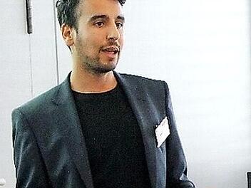 Amir Azimi stellte das Konzept der Teilqualifizierung vor, um dem Fachkräftemangel zu begegnen. Foto: Hans Rausch