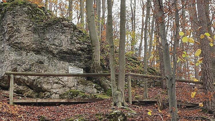Auf dem Felsen bei Leutenbach wird die zweite Leiche gefunden. Foto: Carmen Schwind