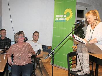 Sabine Weigand las auf Einladung der Kulmbacher Gr&uuml;nen aus ihrem Buch "Die Markgr&auml;fin". Foto: Sonny Adam
