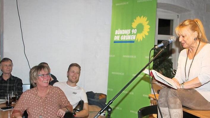 Sabine Weigand las auf Einladung der Kulmbacher Gr&uuml;nen aus ihrem Buch "Die Markgr&auml;fin". Foto: Sonny Adam