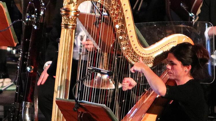 Handball-Sinfonie lautete das Motto eines Gemeinschaftsprojekts zwischen dem Landestheater und dem HSC 2000 Coburg in der HUK-Arena.Foto: Jochen Berger