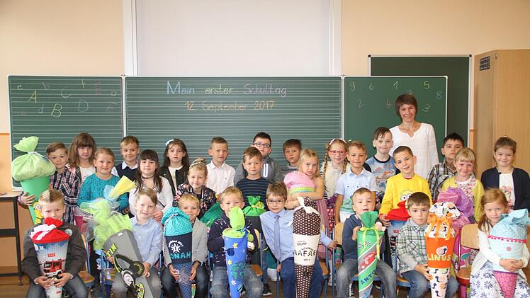 Mit der Botschaft "Mein erster Schultag" grüßt Lehrerin Carolin Hartmann ihre Klasse 1b.