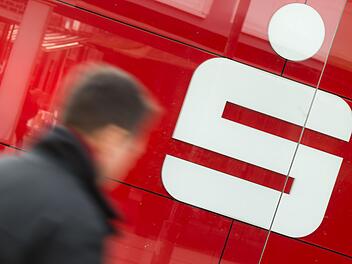 Die Verbraucherzentrale warnt vor falschen Sparkassen-Mails.