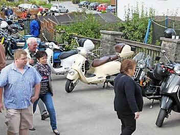 Der Altenkunstadter Ortsteil Maineck wird am 25. September wieder zum Mekka für Vespa-Fans aus nah und fern. Ab 14 Uhr steigt im Radlerheim ein italienischer Nachmittag.  Foto: Stephan Stöckel