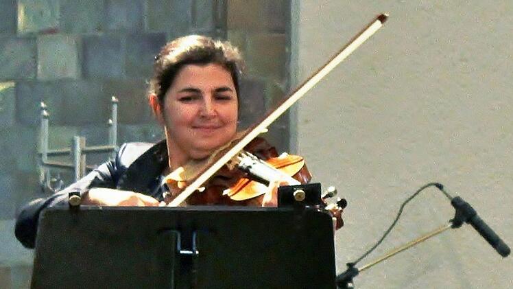 Dirigentin Elena Iossifova bei ihrem Abschiedskonzert. Foto: Werner Vogel