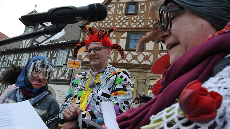 Oh weh, Löcher in den Gassen, Grünanlagen rausgerupft, Dunkel oben am Käppele - die Liste der Versäumnisse war lang.Brigitte Krause