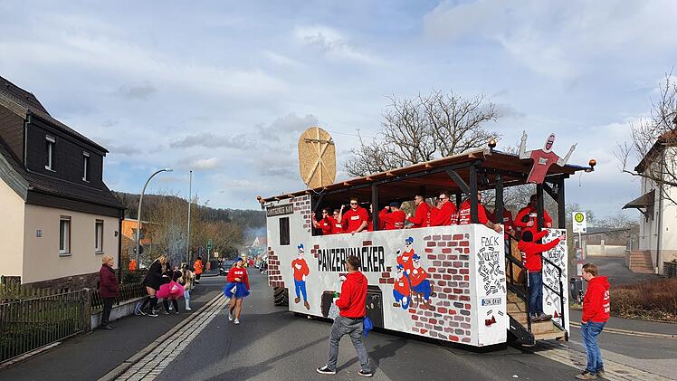 Faschingszug in Hausen.Bernd Czelustik