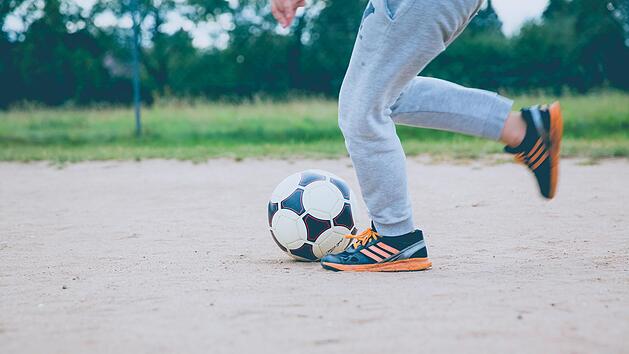 In Unterfranken ist ein Polizeieinsatz am Sonntag in die Kritik geraten. Spielende Kinder hatten mehrere Beamte auf den Plan gerufen.