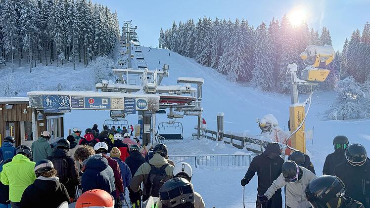 Auf Schnee folgt Eis - Gefahr auf glatten Stra&szlig;en