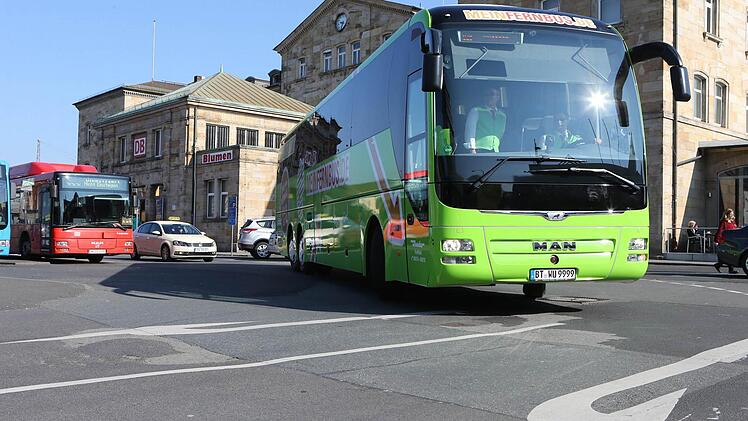 MeinFernbus fährt seit April von und nach Bamberg. Inzwischen sind es drei Linien, auf denen die grünen Busse täglich fahren. Foto: Matthias Hoch/Archiv