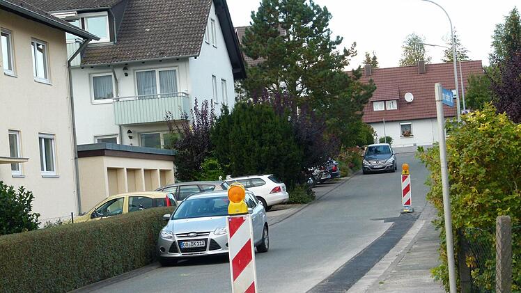 In der Ummerstadter Straße in Bad Rodach darf künftig nur noch auf gekennzeichneten Flächen geparkt werden. Das hat jüngst der Bauausschuss so beschlossen. Foto: Lothar Weidner