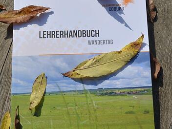 Hilfreich für Lehrer und Erzieher, die einen Wandertag planen: Das neuen Lehrerhandbuch Wandertag.