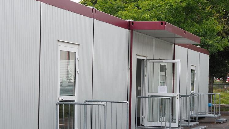 Aus solchen Container-Modulen soll die neue Sportgaststätte des 1. FC 06 Bad Kissingen bestehen. Foto: Jürgen Schmitt