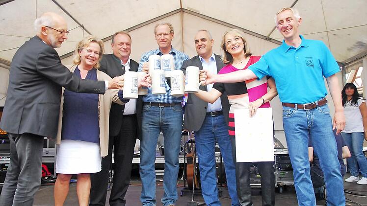 Ein Prosit aufs Herzogenauracher Altstadtfest