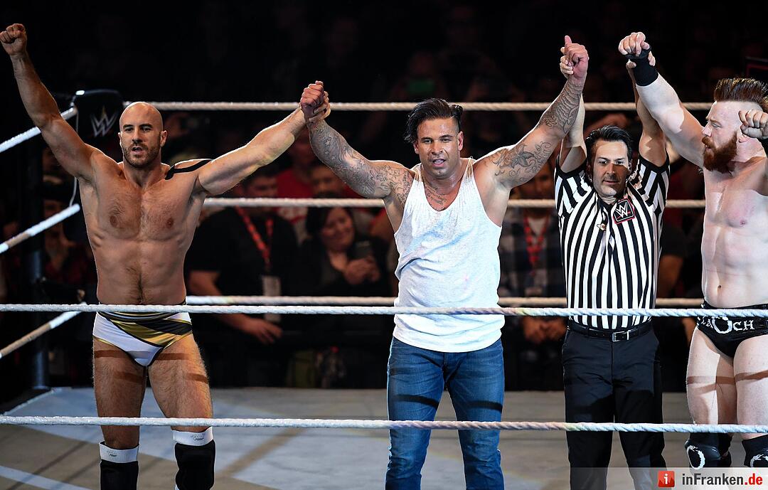 Wrestling in München - Tim Wiese gibt sein Debüt und siegt