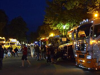 Die "Road-Show" am Samstagabend beim neunten Trucker-Festival in Lichtenfels  Fotos: Andreas Welz