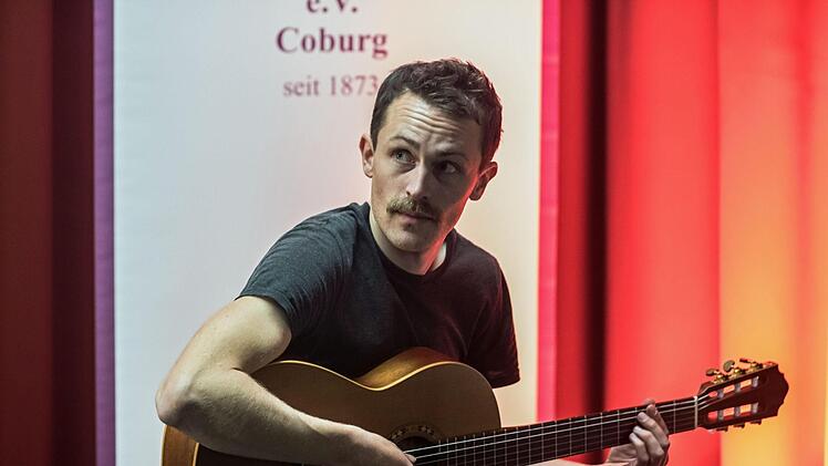 Reichlich Beifall gab es für den Ella-Fitzgerald-Abend, den Laura Mann und Florian Berndt im Foyer des neuen Coburger Wohnbau-Domizils gestalteten.Jochen Berger