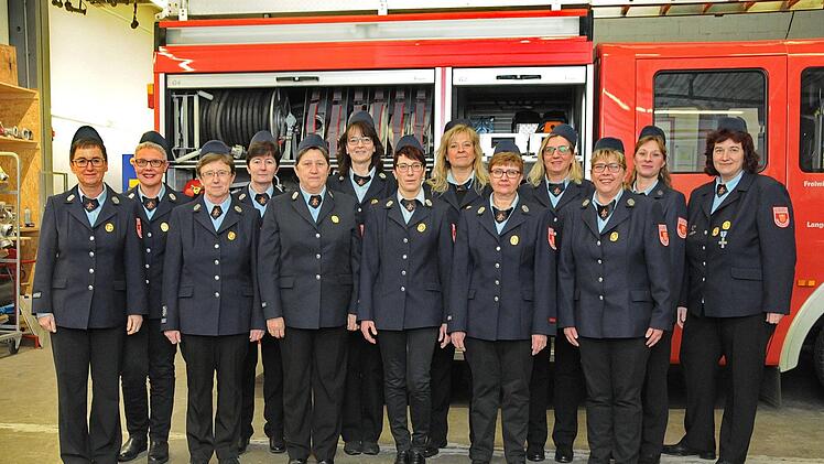 Die Feuerwehrfrauen in Langensendelbach leisten seit 20 Jahren Dienst.  Foto: Karl Heinz Wirth