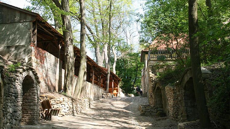Beliebtes Ziel an lauen Sommerabenden: die Kellergasse nahe Unterhaid.