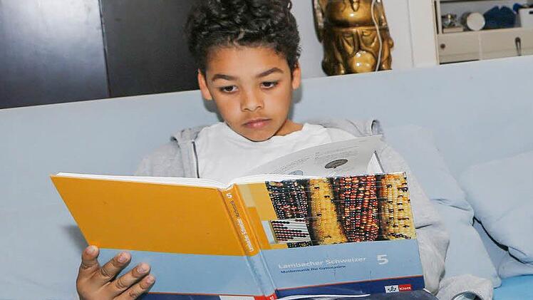 Lian Jürgens (noch mit einem Buch vom vergangenen Schuljahr) Foto: Matthias Hoch