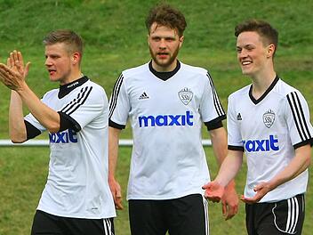Lachende Gesichter und Applaus gab es zuletzt beim klaren 4:0-Heimsieg des SSV Kasendorf gegen den FC Eintracht Münchberg - nun will der SSV seine Spitzenposition im Derby verteidigen.  Foto: Monika Limmer
