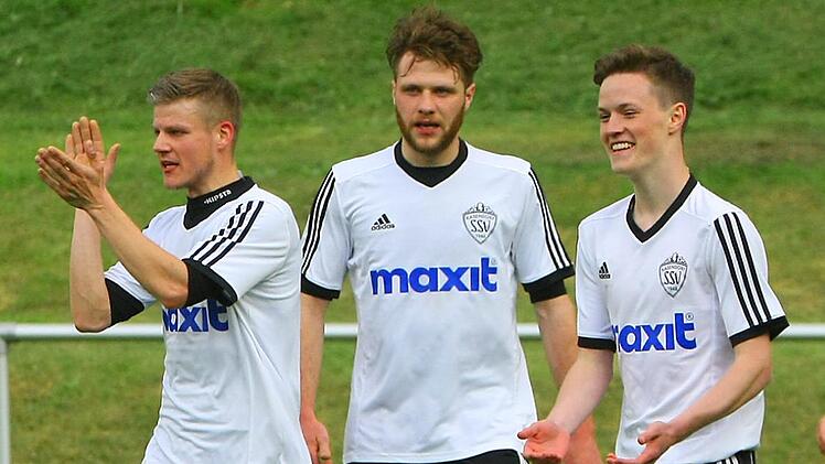 Lachende Gesichter und Applaus gab es zuletzt beim klaren 4:0-Heimsieg des SSV Kasendorf gegen den FC Eintracht Münchberg - nun will der SSV seine Spitzenposition im Derby verteidigen.  Foto: Monika Limmer