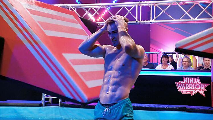 Simon Brunner konnte es nicht fassen. Er scheiterte - wie so viele - an den Dachwippen und musste seinen Finaltraum begraben.