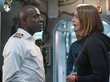 Mordermittlungen auf und unter hoher See: Mit der hochspannenden britische Miniserie "Vigil" zeigt das ZDF einen echten TV-Stra&szlig;enfeger aus Gro&szlig;britannien. Detective Amy Silva (Suranne Jones) bei&szlig;t beim Kapit&auml;n des Atom-U-Bootes (Paterson Joseph), auf dem sie ermittelt, auf Granit.