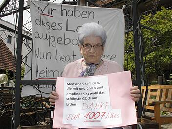Franziska Lamm (81) bedankt sich für 1007 "Likes" - stündlich werden es mehr.  Foto. Andreas Oswald