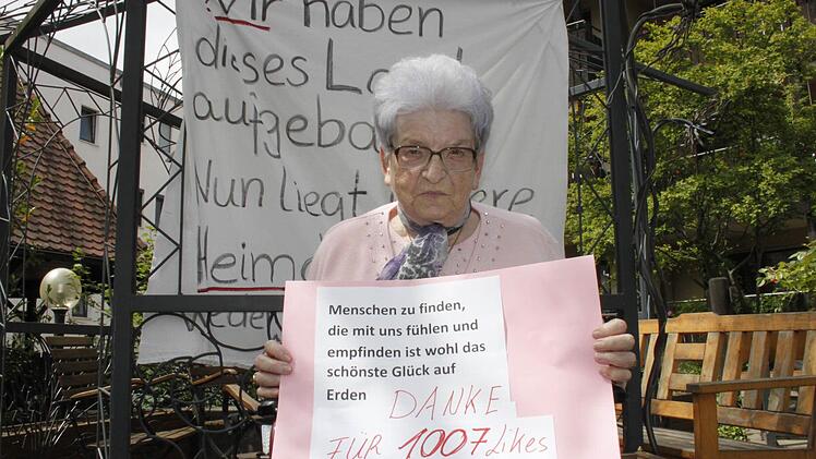 Franziska Lamm (81) bedankt sich für 1007 "Likes" - stündlich werden es mehr.  Foto. Andreas Oswald