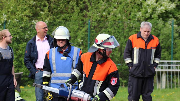 Erstmals haben die Freiwilligen Feuerwehren aus Wildflecken und Oberbach gemeinsam die Leistungsprüfung "Technische Hilfeleistung" abgelegt. Sebastian Schmitt