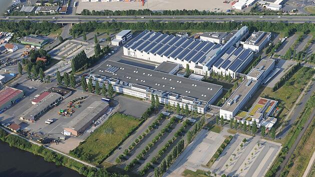 Das Stadtbild im Forchheimer S&uuml;den  wird sich ab Sommer gewaltig ver&auml;ndern. In den n&auml;chsten drei Jahren investiert Siemens Healthineers hier 350 Millionen Euro. Der st&auml;dtische Bauhof und die Firma Baywa (beide links im Bild) werden ihre Standorte aufgeben.  Foto: Ronald Rinklef