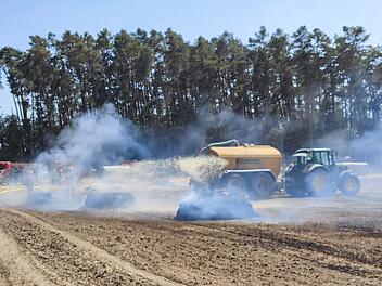 Fl&auml;chenbrand auf Feld und Waldst&uuml;ck: Brand auf etwa 2,5 Hektar