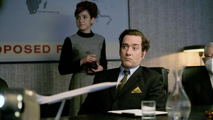 Der britische Luftfahrtminister John Stonehouse (Matthew Macfadyen) wird nach einem One-Night-Stand von einem Spion erpresst.