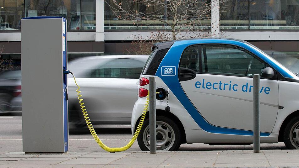 Elektro-Autos halten oft nicht sehr lange durch. Die Ladeproblematik ist eine der Hürden der Elektromobilität. Foto: dpa
