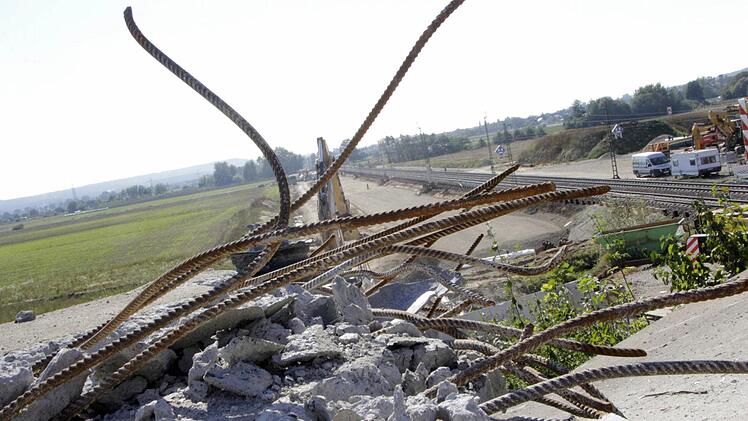 Die Brücke zwischen Kersbach und Baiersdorf ist demontiert. Foto: Josef Hofbauer