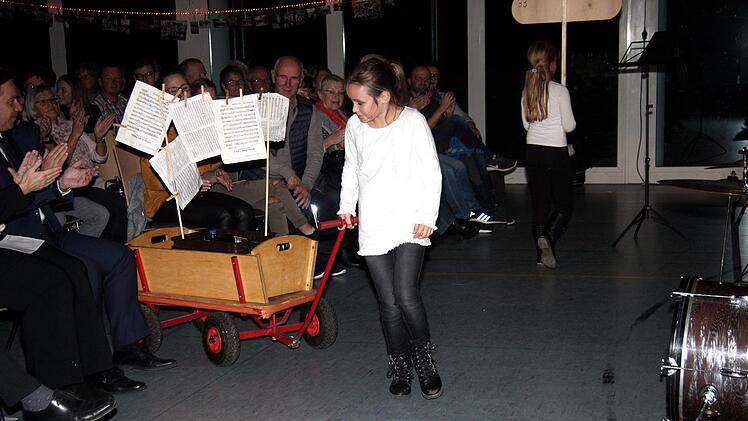 Die "Auferstandenen" ziehen ein.