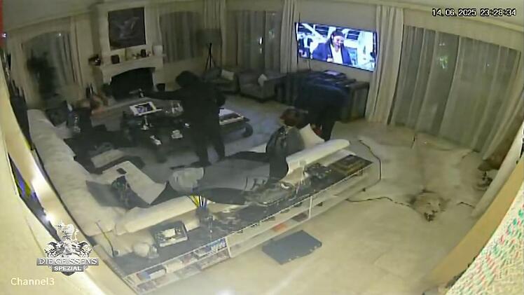 Aufnahmen der &Uuml;berwachungskameras zeigen, wie die T&auml;ter Carmen und Robert bedrohten und verletzten.