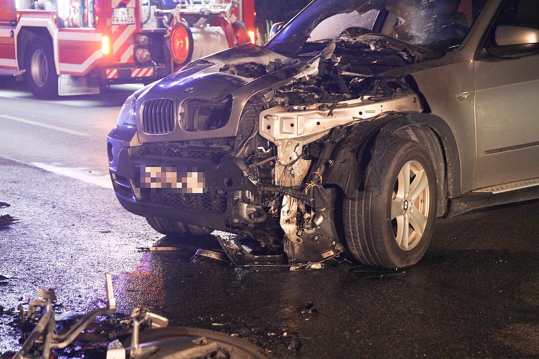 Nürnberg: Leichtkraftrad brennt nach Zusammenstoß