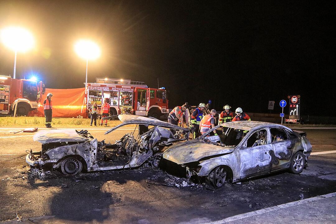 Zwei Tote, vier Schwerverletzte bei Unfall auf A3
