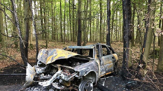 In Unterfranken ist es zu einem schweren Verkehrsunfall gekommen: Ein Mann verlor dabei die Kontrolle &uuml;ber sein Auto. Foto: Merzbach/News5