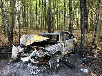 In Unterfranken ist es zu einem schweren Verkehrsunfall gekommen: Ein Mann verlor dabei die Kontrolle über sein Auto. Foto: Merzbach/News5
