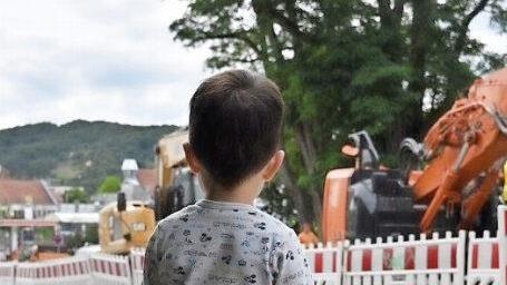 Michael Renninger hat mit diesem Foto gewonnen. Der Bub ist Anton, sein Enkel und begeisterter Baggerfan.