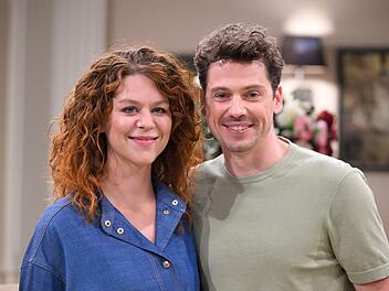 Johanna Graen und Anthony Paul sind das Traumpaar der neuen Staffel von "Sturm der Liebe". Dass es nicht immer leicht ist Freunde, Familie und die Arbeit unter einen Hut zu bekommen, erzählen die beiden im Interview.