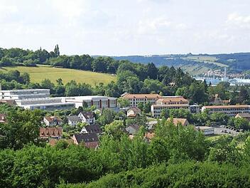 In ihr Schulzentrum hat die Stadt Eltmann in den letzten Jahren viel investiert. Doch als Schulstandort habe sie einen Standortvorteil, erklärte Bürgermeister Michael Ziegler bei der Bürgerversammlung. Unser Bild zeigt die Gebäude der verschiedenen Schulen.  Foto: Sabine Weinbeer/Archiv