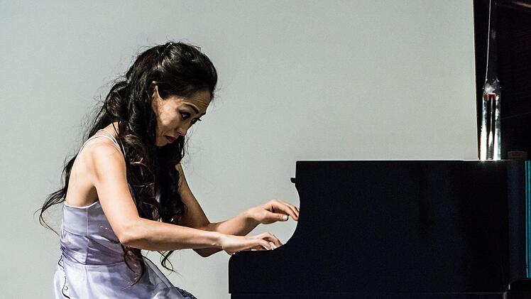 Die Pianistin Kyoko Frank und der Bariton Franz Xaver Schlecht als Rezitator gestalteten das Stipendiatenkonzert des Richard-Wagner-Verbands Coburg.Jochen Berger