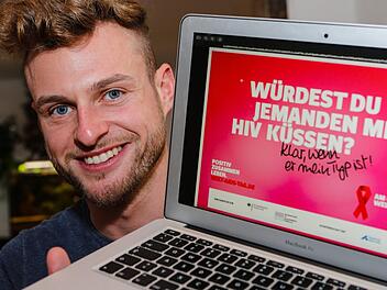 Hat sein Glück trotz HIV gefunden: Sebastian Süß aus Franken. Nun möchte der 27-Jährige andere durch das "Buddy-Projekt" der Deutschen Aidshilfe unterstützen. Foto: Matthias Hoch