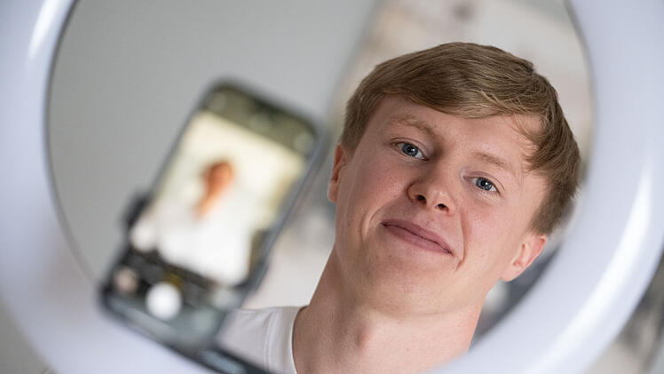 Liam Carpenter  - nimmt deutsche Sitten in den Sozialen Medien aufs Korn