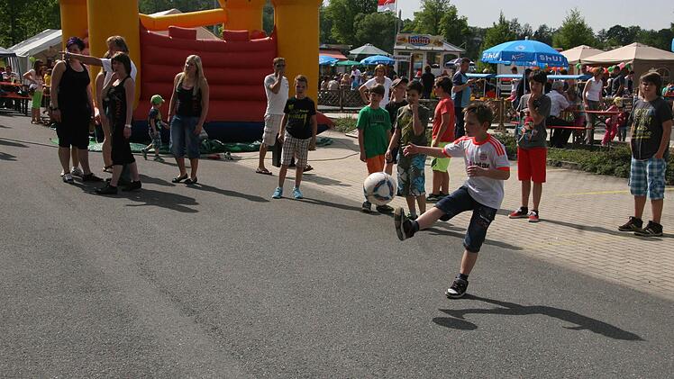 Auch Torwandschießen wurde angeboten.