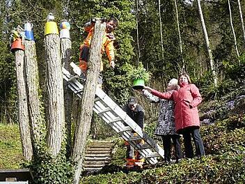 Die Kneipp-Anlage wird derzeit frühlingshaft geschmückt.  Foto: Pöhlmann